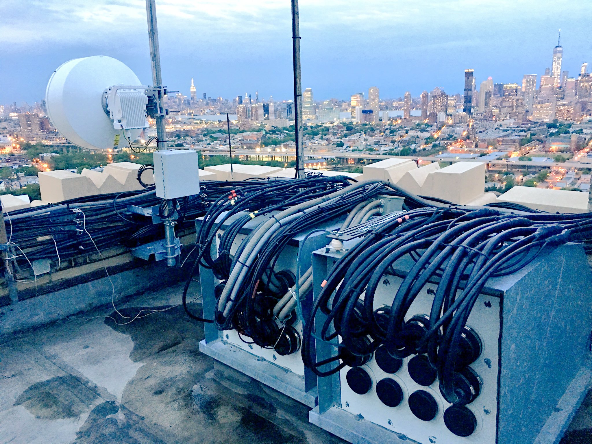 Cj4NmEHW0AIWNVi.jpg large Cabling on rooftop